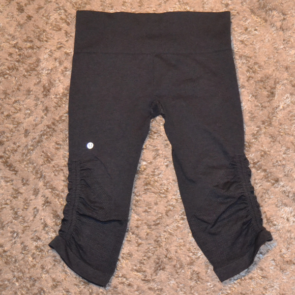Lululemon 4/6 In the Flow Crop Capri - Picture 2 of 5